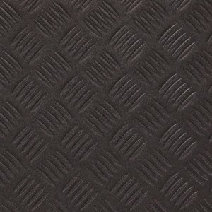 Dettaglio di una piastrella per pavimenti in PVC nera con motivo a lamiera mandorlata.