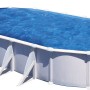 Piscina Gre Atlantis con pareti in acciaio, ovale, bianca, 915x470x132 cm, riempita con acqua blu.