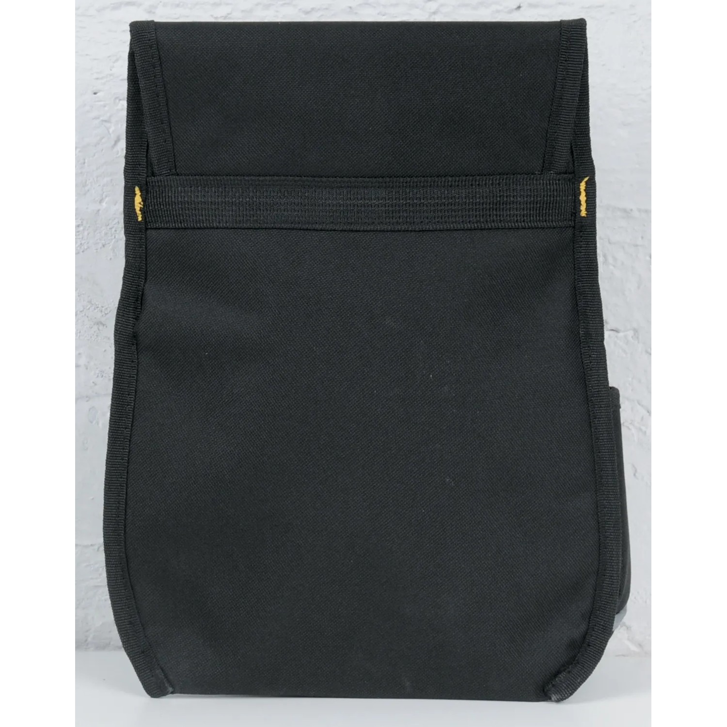 Marsupio da cintura Stanley 1-96-181 nero con porta martello in nylon resistente.