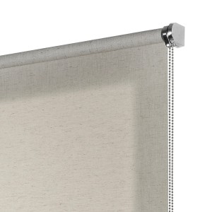 Tenda a rullo t.b.t. beige con catenella per decorazione finestre.