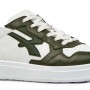 Scarpe da lavoro t.b.t. bianche e verde oliva con suola bianca.