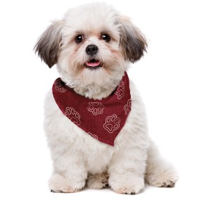 Cane con bandana rossa con impronte, accessorio per cani t.b.t. per OBI.