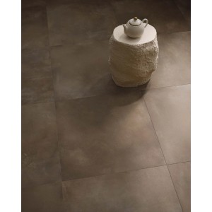 Piastrelle per pavimenti marroni t.b.t. con decorazione. Ideali per spazi abitativi. Robuste ed eleganti.
