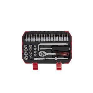 Set di attrezzi t.b.t. con cricchetto, bussole e inserti in valigetta rossa.