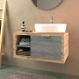 Moderno set di mobili da bagno con lavabo, mobiletto in legno e lavabo da appoggio.