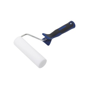 Rullo in schiuma LUX, 15 cm, con impugnatura morbida blu e nera per verniciare.