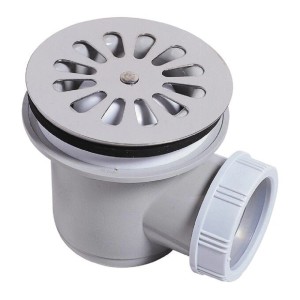 Sifone per doccia con coperchio cromato e scarico laterale.