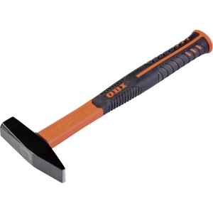 Martello da fabbro OBI con testa da 300 g e manico bicomponente per un lavoro confortevole.