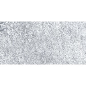 Piastrella per pavimenti color argento con superficie strutturata.