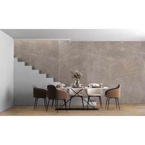 Rivestimento murale t.b.t. effetto marmo grigio dietro un tavolo da pranzo.