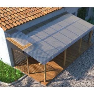Copertura con lastre di plastica t.b.t. trasparenti e struttura in legno.