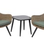 Set mobili da balcone Aliceville a 3 pezzi in polyrattan verde-grigio con tavolo e due sedie.