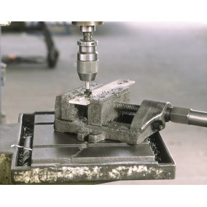 LUX HSS svasatore 12 mm in uso: Metallo lavorato con un trapano.