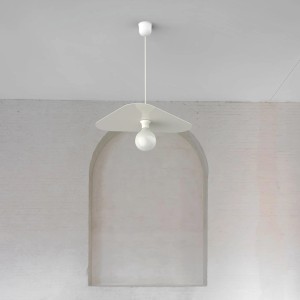 Lampada a sospensione bianca t.b.t. dal design moderno. Ideale come lampada a sospensione per spazi abitativi.