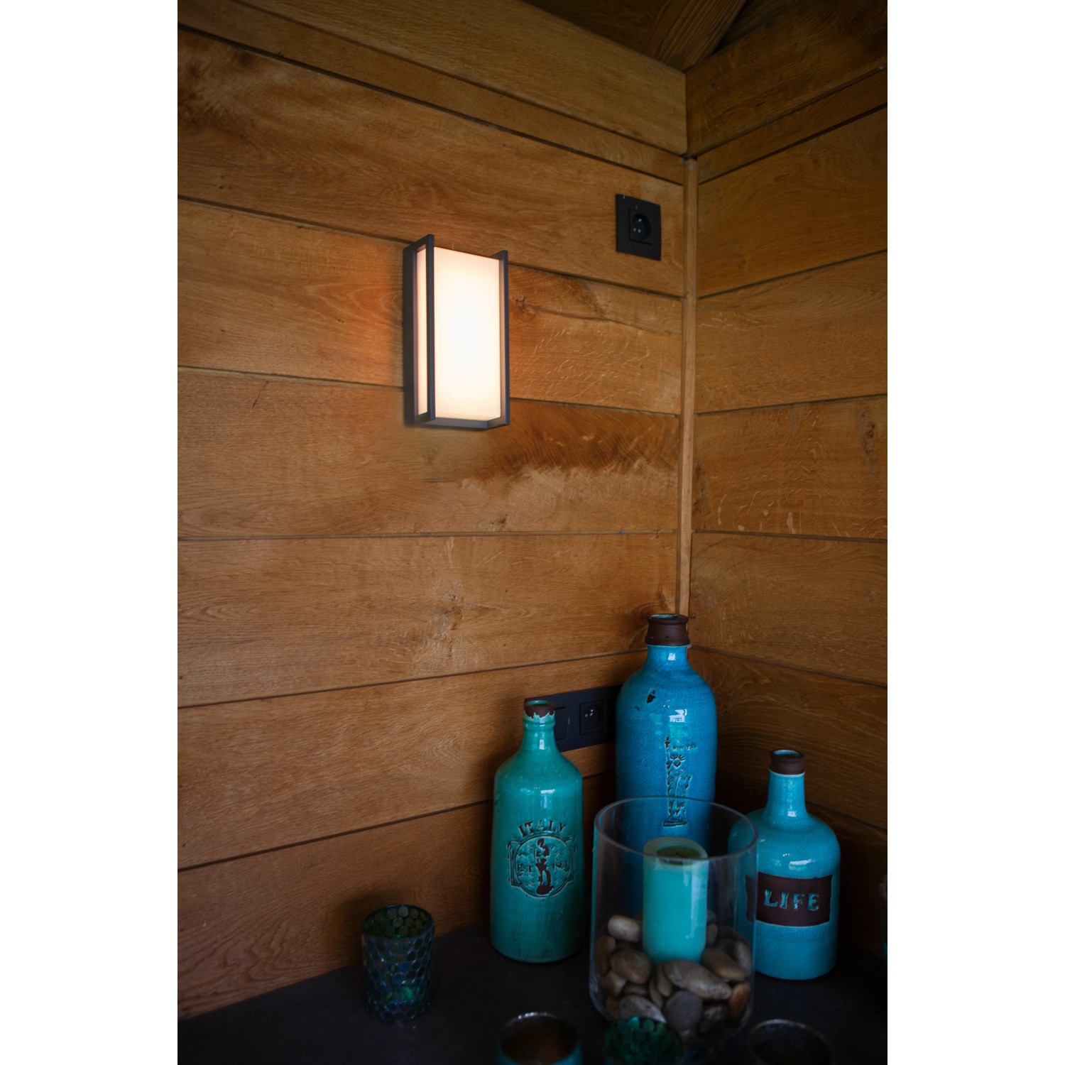 Moderna lampada da parete per esterni a LED Lutec Qubo antracite, 22x11x7,1 cm.