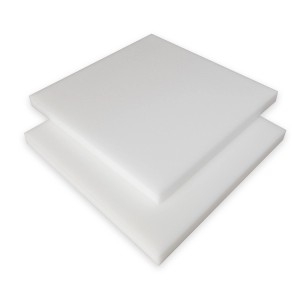 Pannelli in schiuma bianca t.b.t., adatti come materiale di riempimento per cuscini e imbottiture.