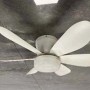 Ventilatore da soffitto bianco a cinque pale per OBI.