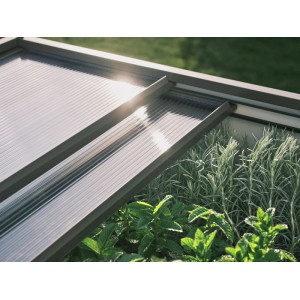 Aiuola rialzata Biohort in metallo con copertura scorrevole, piante aromatiche. Design argento metallizzato per giardino.