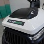 Dettaglio: Tosaerba t.b.t. bianco con griglia nera e logo Teckgard.