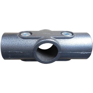 Connettore t.b.t. per sistemi di scaffalatura da cucina, color argento.