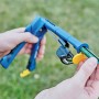 Pinza per recinzioni Rapid FP222 che fissa il filo. Pinza blu con dettagli gialli.