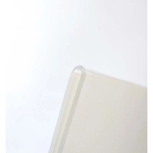 Dettaglio di una cornice bianca t.b.t.