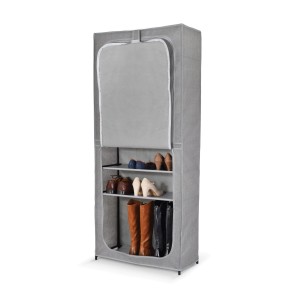 Scarpiera grigia in tessuto con ripiani multipli per scarpe.