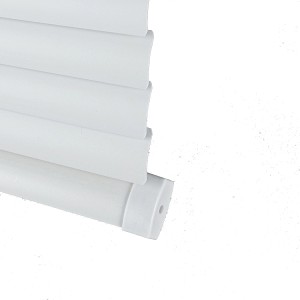 Dettaglio di una veneziana bianca t.b.t.