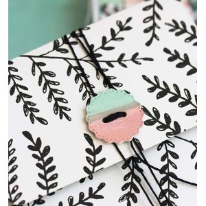 Confezione con motivo a foglie e bottone decorativo, multiuso.