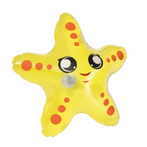 Stella marina gonfiabile gialla con faccia e pois rossi. Giocattolo da bagno a forma di animale.