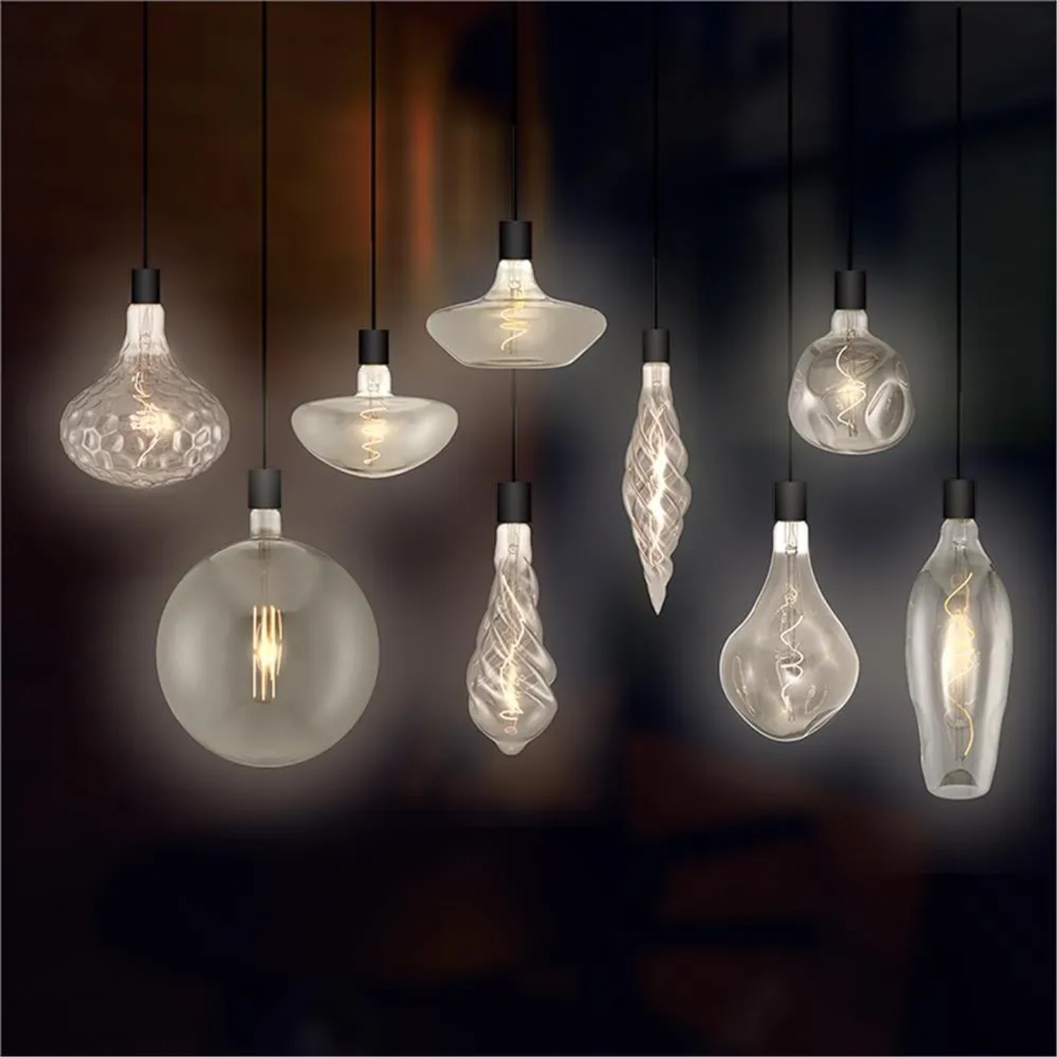 Panoramica di diverse forme di lampade LED E27.