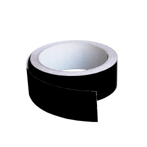 Nastro adesivo nero t.b.t. per cucina.