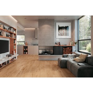 Soggiorno con piastrelle per pavimenti t.b.t. marrone chiaro e camino.