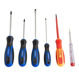 Set di 6 cacciaviti, varie dimensioni e modelli.