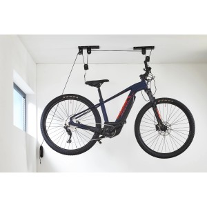 Sollevatore per bicicletta a soffitto con e-bike blu. Pratico porta bici.