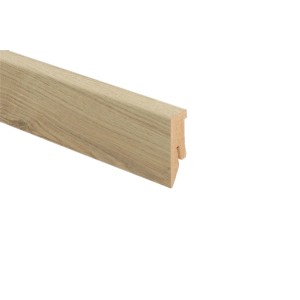 Battiscopa in legno chiaro (Battiscopa) con bordi arrotondati.