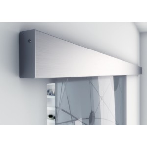 Porta scorrevole in vetro t.b.t. con binario argentato.