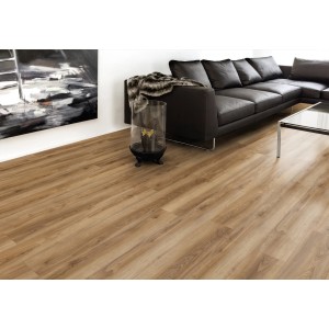 Laminato Kaindl Quercia Cordoba Noble, resistente all'acqua, posato in soggiorno.