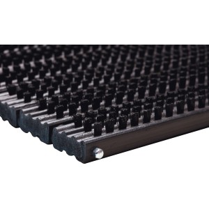 Tappetino nero (38,5x59cm) con setole per la pulizia delle scarpe all'esterno.