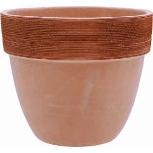 Vaso in terracotta con bordo a coste, ideale per piante da interno e da esterno.