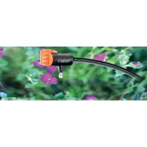 Gocciolatore Claber Microirrigazione con goccia d'acqua davanti ai fiori.