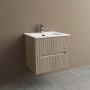 t.b.t. Mobile bagno con lavabo e rubinetto.