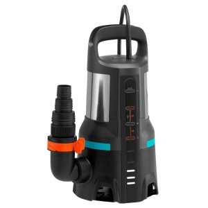 Pompa ad immersione Gardena nera con manico e raccordo arancione. Pompa elettrica per giardino e laghetto.