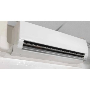 Condizionatore t.b.t. bianco per montaggio a parete.
