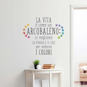 Adesivo da parete con citazione italiana sulla vita e un arcobaleno, categoria: Adesivi da parete.