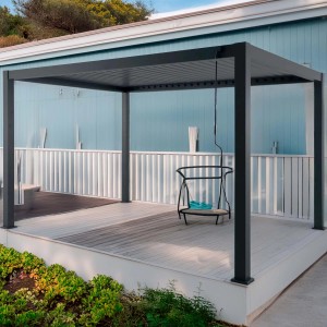 Gazebo t.b.t. grigio moderno con altalena su un patio.