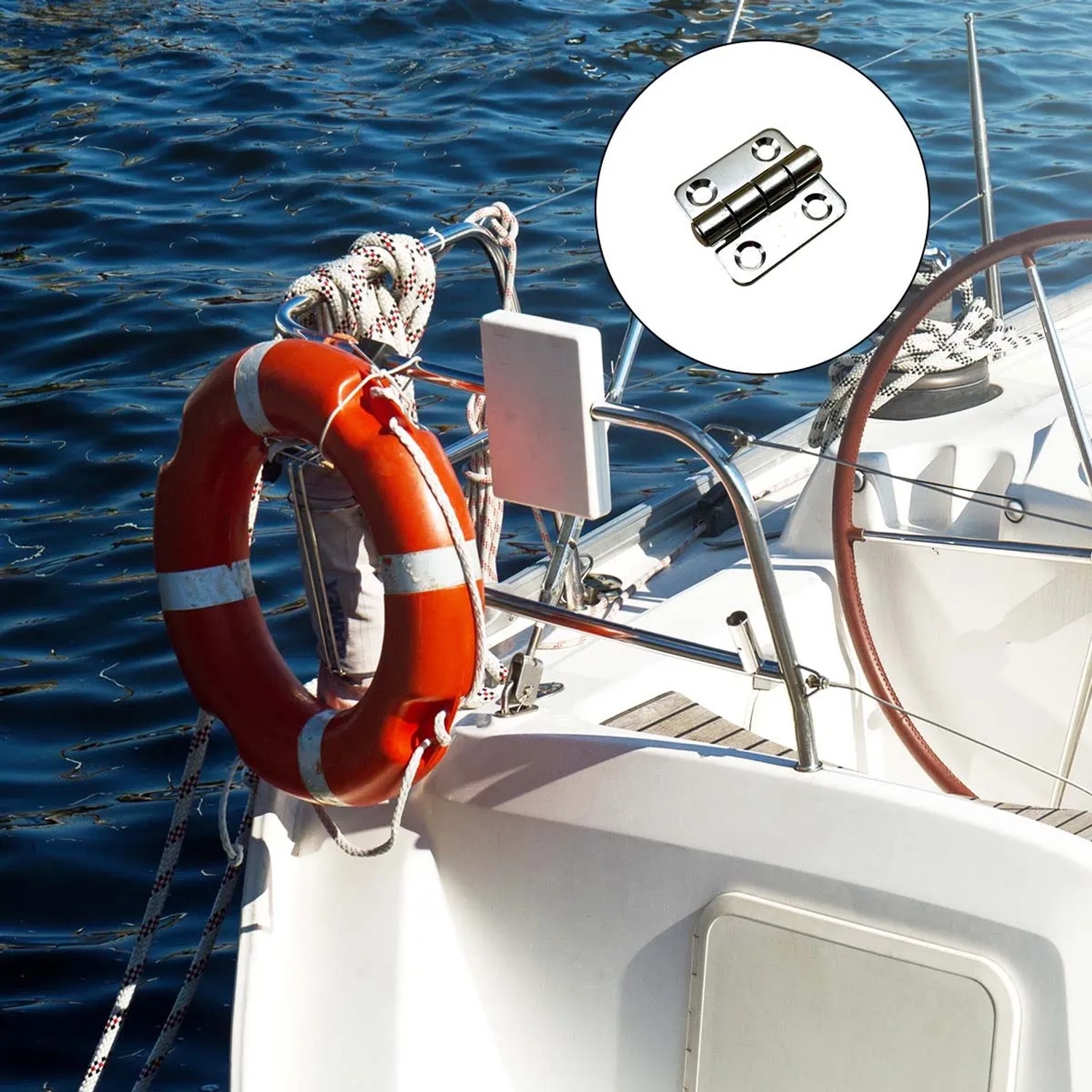 Dettaglio di una cerniera t.b.t., accessorio per nautica, montata su una barca.