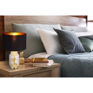 Lampada da tavolo decorativa con paralume nero e dettagli dorati.