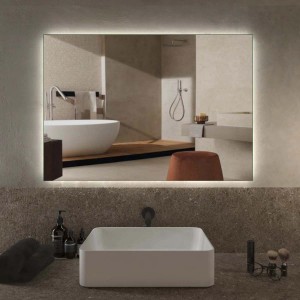 Specchio da parete rettangolare con illuminazione LED in bagno.