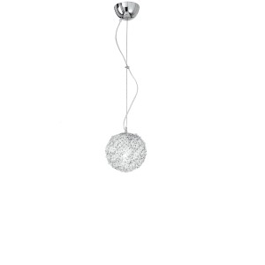 Lampada a sospensione moderna con paralume sferico in rete metallica, ideale per illuminare il soggiorno.